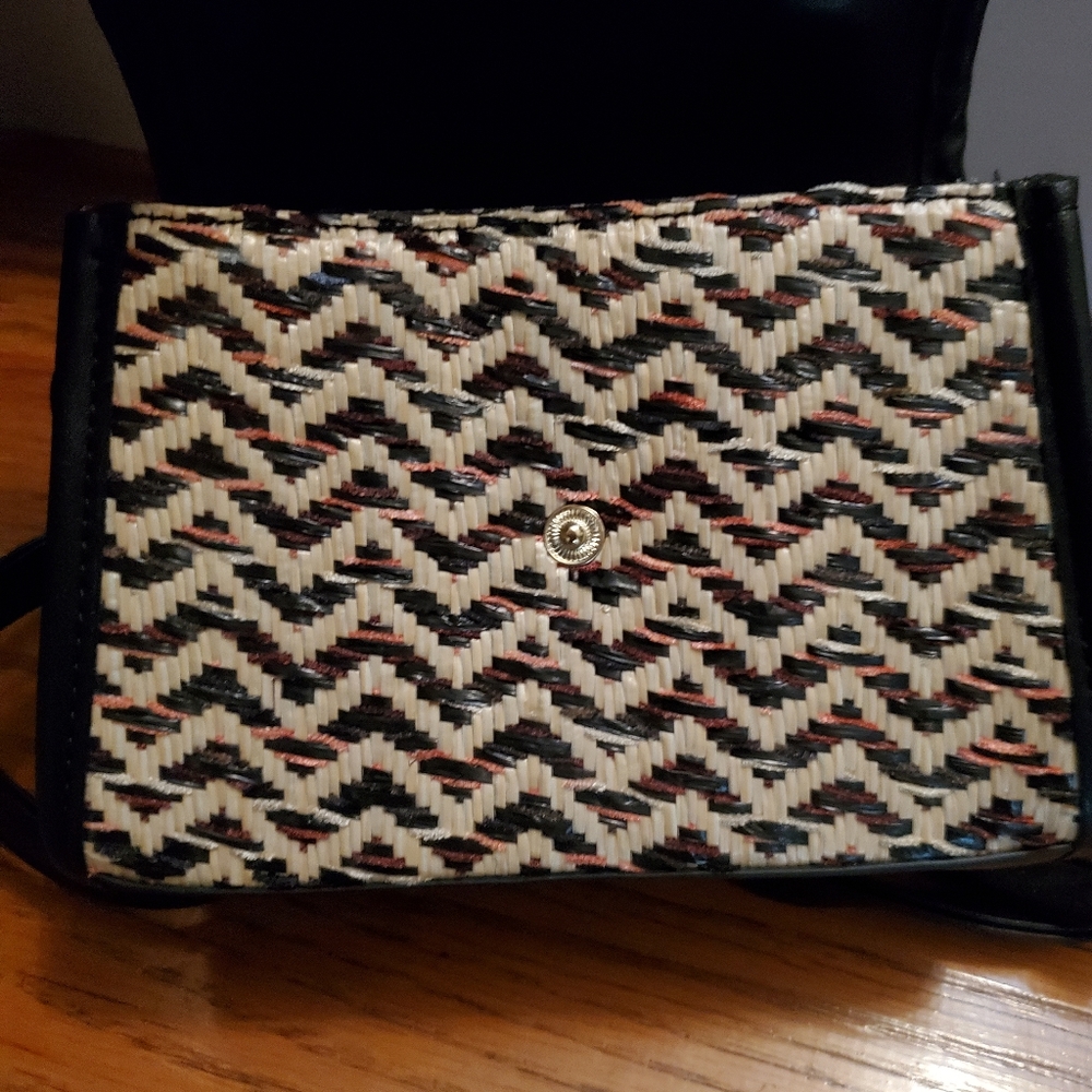 Crossbody - Picture 2 of 4